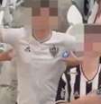 Torcedor do Atlético-MG faz gestos racistas —  Foto: Reprodução/ Twitter / Jogada10