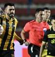 Confronto definiu o Peñarol como adversário de Bolívar ou Flamengo nas quartas da Libertadores –  Foto: Aizar Raldes/AFP via Getty Images / Jogada10