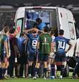 Defensor do Nacional-URU passa mal em campo.   Foto: NELSON ALMEIDA/AFP via Getty Images / Esporte News Mundo