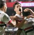 São Paulo confirma o favoritismo, derrota o Nacional e avança na Libertadores –  Foto: Nelson Almeida/AFP/Getty Images / Jogada10