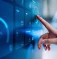 Uso da tecnologia para impulsionar iniciativas sustentáveis, otimizar rotas e gerir recursos é uma realidade em várias empresas  Foto: Reprodução/Getty Images
