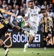 Santos e Amazonas ficam no 0 a 0 na chuvosa Vila Belmiro, em jogo pela Série B.  Foto: Divulgação / Santos / Jogada10