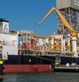 Navio é preparado em porto de Roterdã para mineração em águas profundas; órgão da ONU emitiu até hoje apenas licenças de pesquisa  Foto: DW / Deutsche Welle