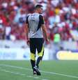 Matheus Bachi, auxiliar de Tite, seu pai, na área técnica do Maracanã –  Foto: Gilvan de Souza/CRF / Jogada10
