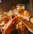 Pubs, bares e tavernas foram praticamente os únicos locais de entretenimento constante durante boa parte da História, defende pesquisador  Foto: Getty Images / BBC News Brasil