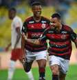 Michael corre para comemorar o seu gol, o primeiro do Flamengo sobre o Bragantino.  Foto: Marcelo Cortes / Flamengo / Jogada10