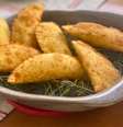 PASTEL DE QUEIJO COALHO COM ALECRIM SEM FRITAR (NO FORNO)  Foto: Bake and Cake Gourmet