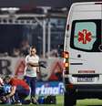 O zagueiro Juan Izquierdo desmaiou durante o jogo entre São Paulo e Nacional e morreu na terça-feira (27)  Foto: EPA-EFE/REX/Shutterstock / BBC News Brasil