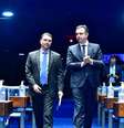 Flávio Bolsonaro conversa com o presidente do Senado, Rodrigo Pacheco; congressista carioca foi um dos articuladores do projeto contra o decreto de armas de Lula.  Foto: Waldemir Barreto/Agência Senado / Estadão
