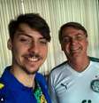 Jair Renan, o filho 04 de Jair Bolsonaro, ao lado do ex-presidente  Foto: Reprodução/Instagram / Estadão