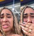 Em um vídeo feito pela mãe, que aparece chorando na gravação, a criança declara que não roubou nada  Foto: Reprodução: Instagram/giiih_oliveira3