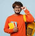 A inclusão de álbuns de música em listas de obras para vestibulares reforça que o repertório cultural vai além dos livros  Foto: ViDI Studio | Shutterstock / Portal EdiCase
