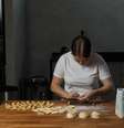 A pastaia Joyce Bergamasco, professora e consultora especialista em massas artesanais italianas  Foto: Taba Benedicto/ Estadão / Estadão