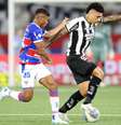 Amém! Jesus mete dois gols. Ninguém segura o homem! –  Foto: Vitor Silva/Botafogo / Jogada10