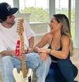 Fiuk e Deolane Bezerra: advogada chegou a dar uma guitarra para o cantor  Foto: Reprodução Instagram / @dra.deolanebezerra / Estadão