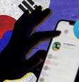 Ilustração de uma mão usando o aplicativo Telegram em um celular, com a bandeira coreana ao fundo  Foto: BBC News Brasil