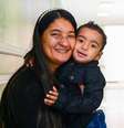 David Novaes e sua mãe, Tatiana, 10 meses após o transplante de medula óssea para tratar doença falciforme  Foto: Marieli Prestes/Hospital Pequeno Príncipe
