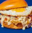 Hambúrguer à carbonara do NOU Burguer  Foto: NOU Burguer/Divulgação