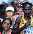 Rebecca Cheptegei, fotografada correndo em 2023, ficou em 44º lugar na maratona dos Jogos Olímpicos de Paris 2024  Foto: Dylan Martinez/Reuters / BBC News Brasil