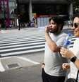 Pessoas caminhando na Avenida Paulista. Hidratação é fundamental em dias de muito calor e baixa umidade do ar.  Foto: Tiago Queiroz/Estadão - 01/05/2024 / Estadão