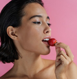 Morango é uma fruta que pode ajudar na saciedade  Foto: Freepik