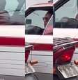 Mano Brown com seu carro parado no farol: fama não afastou o rapper das origens no Capão Redondo  Foto: Reprodução
