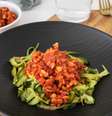 Espaguete de abobrinha com proteína de soja e molho de tomate  Foto: Sylvie Pabion Martin | Shutterstock / Portal EdiCase