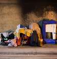 160 mil pessoas viviam em casas improvisadas em 2022, segundo Censo do IBGE  Foto: Canva / Perfil Brasil
