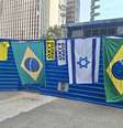Ambulantes vendem camisetas, bandeiras do Brasil e bonés de Pablo Marçal em ato bolsonarista na Avenida Paulista  Foto: Maria Luiza Valeriano/Terra