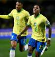  Foto: Mauro Pimentel/AFP via Getty Images - Legenda: Rodrygo marca o único gol da partida, no Couto Pereira / Jogada10