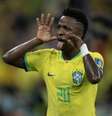  Foto: Joilson Marconne / CBF - Legenda: Vini Jr ainda não teve atuação de encher os olhos com a camisa da Seleção Brasileira / Jogada10