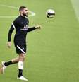 -  Foto: Fred Tanneau/AFP via Getty Images - Legenda: Layvin Kurzawa em ação pelo Paris Saint-Germain / Jogada10