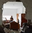 Palestinos observam danos após operação de Israel em Jenin, na Cisjordânia
 6/9/2024    REUTERS/Raneen Sawafta  Foto: Reuters