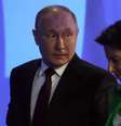 Vladimir Putin ao lado de Margarita Simonyan, editora-chefe da emissora estatal russa RT, que foi alvo de sanção dos EUA  Foto: Getty Images / BBC News Brasil
