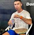 Foto: Valery Hache/AFP via Getty Images - Legenda: Cristiano Ronaldo tem sido criticado por esquecer Vinicius Junior / Jogada10