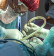 Falso médico performou cirurgia assistindo tutorial no Youtube  Foto: Unplash