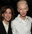 Fernanda Torres e Tilda Swinton se encontraram no Festival de Veneza  Foto: Reprodução/Instagram @oficialfernandatorres