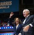No início de agosto, Tim Walz foi escolhido para ser o candidato a vice-presidente na chapa democrata liderada por Kamala Harris  Foto: Getty Images / BBC News Brasil