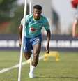  Foto: Rafael Ribeiro/CBF - Legenda: Vini Jr teve atuação apagada contra o Paraguai / Jogada10