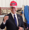 Joe Biden é fotografado usando boné em apoio a Donald Trump  Foto: Reprodução/Redes Sociais 