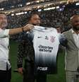 Depay ao lado de Augusto Melo e Fabinho Soldado  Foto: Reprodução/Instagram/Corinthians/Jose Manoel Idalgo