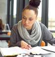 A prova do Enem exige forte interpretação textual devido à interdisciplinaridade nas questões  Foto: Jacob Lund | Shutterstock / Portal EdiCase