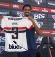  Foto: Rubens Chiri/Saopaulofc.net - Legenda: Jamal Lewis é apresentado no São Paulo / Jogada10