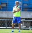  Foto: Lucas Uebel/Grêmio FBPA - Legenda: Elenco do Grêmio em conversa com o treinador Renato Gaúcho antes do início do treino / Jogada10