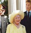 Foto da família real inglesa tirada em 1999 no dia do aniversário da rainha-mãe, mãe de Elizabeth II  Foto: Getty Images