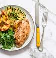 Frango com abobrinha e batata  Foto: Kiian Oksana | Shutterstock / Portal EdiCase