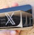 Logo da rede social X exibida em celular com reflexo do prédio do STF em Brasília, em imagem ilustrativa 30/08/2024  Foto: REUTERS/Ueslei Marcelino