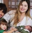 Virginia Fonseca e Zé Felipe com os filhos, Maria Alice, José Leonardo e Maria Flor  Foto: Reprodução/Instagram / Márcia Piovesan