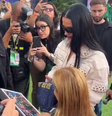 Katy Perry recebe presente de Flávia Saraiva  Foto: Reprodução/Instagram/Flávia Saraiva