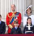 William e Kate com os filhos, George, Louis e Charlotte durante o Tropping The Colour, no Palácio de Buckingham.  Foto: Getty Images